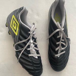 Umbro Decco Men’s Soccer Cleats